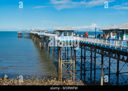 LLandudno pier, direkt am Meer, Nord Wales, Großbritannien Stockfoto