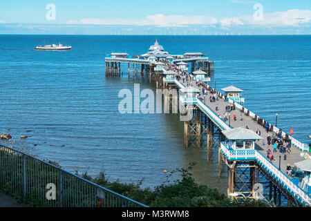 LLandudno pier, direkt am Meer, Nord Wales, Großbritannien Stockfoto