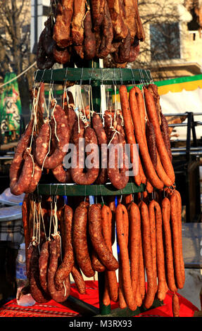 Sudzhuk ist ein raw - getrocknetes Fleisch Produkt, traditionelle für die Bulgarische nationale Küche. Stockfoto