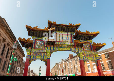 Liverpool ist die Heimat der ältesten chinesischen Gemeinschaft in Europa. Es ist auch die Heimat der größten chinesischen Arch außerhalb Chinas. Der kaiserlichen Arch steht bei 1 Stockfoto