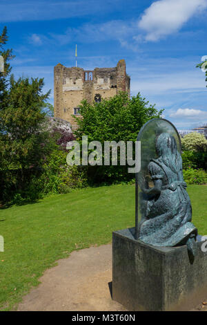 Diese Skulptur ist in der Guildford Castle Grounds in einem ummauerten Garten hinter dem Bowling Green befindet sich in der Nähe des Hauses, die Lewis Carroll zu mieten. Ich Stockfoto