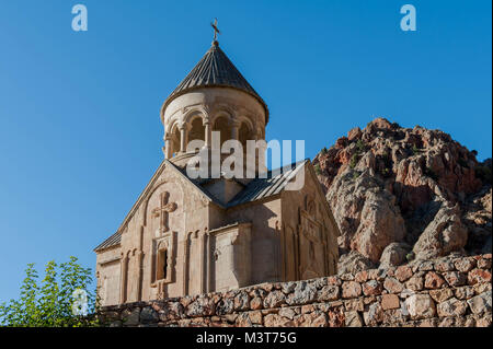 Noravank, was bedeutet, dass "Neues Kloster" in der Armenischen ist ein aus dem 13. Jahrhundert armenische Kloster befindet sich 122 km von Eriwan in einer engen Schlucht. Stockfoto