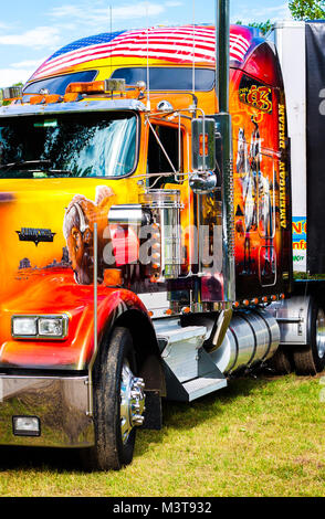 Osoppo, Udine, Italien - 17. Juni 2010: Details der Kenworth Symbol900 bei Biker fest 2010. Das W900 ist ein kenworth Klasse 8 Lkw Modell in Produktion seit Stockfoto