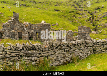 Die Ruinen des stillgelegten Steinbruch Conglog Mühle in der Nähe von Blaenau Ffestiniog, Gwynedd, Wales, Großbritannien Stockfoto