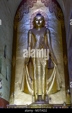 Bagan: Ananda Tempel, stehend Buddha - Konagamana - Richtung Osten, Region, Mandalay, Myanmar (Birma) Stockfoto