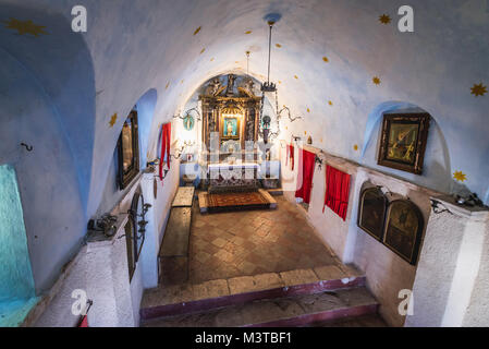 Innenraum der Kirche Unserer Lieben Frau von Remedy am Hang des Saint John Berg oberhalb der Altstadt von Kotor, die Stadt in der Bucht von Kotor, Montenegro Stockfoto