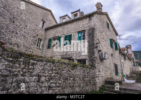 Häuser in der Altstadt von Kotor Küstenstadt, in der Bucht von Kotor der Adria, Montenegro entfernt Stockfoto