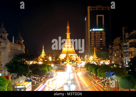 Sule-Pagode bei Nacht Yangon Myanmar Stockfoto