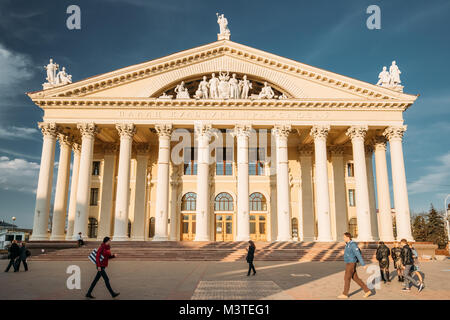 Minsk, Weißrussland. Kultur Haus der Gewerkschaften in Belarus am Oktoberplatz In sonniger Tag. Stockfoto