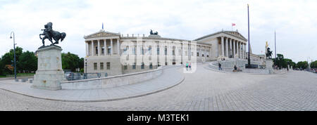 Panoramablick auf das Parlament in Wien Architektur Stockfoto