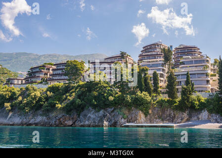 Dukley Gärten Wohnkomplex auf Zavala Halbinsel in Budva Stadt an der