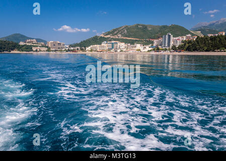 Blick auf die Stadt innerhalb von Becici Budva Gemeinde über Adria Küste in Montenegro Stockfoto