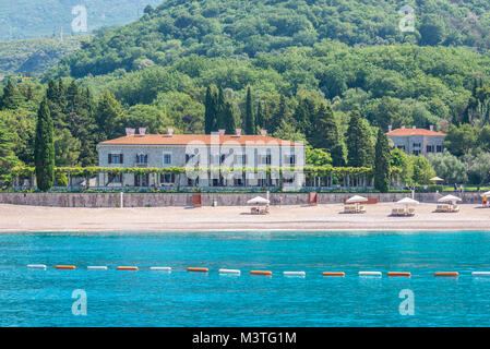 Queen's Strand vor der Villa Milocer Aman Sveti Stefan Luxus Hotel in Przno, Montenegro Stockfoto