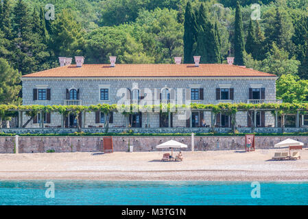 Queen's Strand vor der Villa Milocer Aman Sveti Stefan Luxus Hotel in Przno, Montenegro Stockfoto