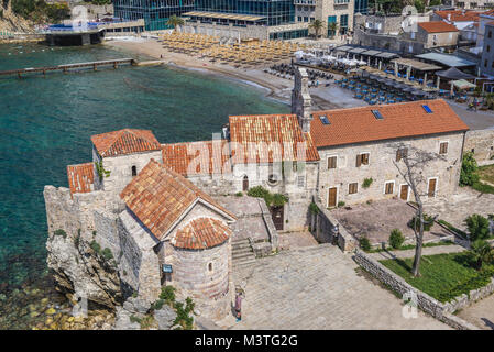 Alte Kirchen des Heiligen Sava und Santa Maria in Punta auf die Altstadt von Budva Stadt an der Adria Küste in Montenegro Stockfoto