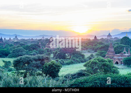 Bagan: thatbyinnyu Tempel, Ananda Tempel, Tempel in Bagan, Mandalay, Myanmar (Birma) Stockfoto