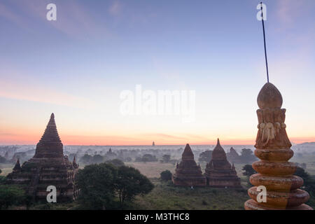 Bagan: Blick von Buledi Tempel, Tempeln, Stupas, Nan Myint Aussichtsturm, Region, Mandalay, Myanmar (Birma) Stockfoto