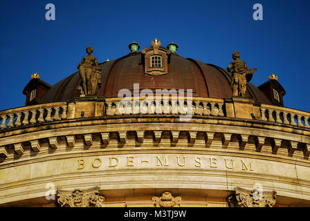 BERLIN - Mai 30:A Blick auf dem Dach des Bode-Museums in Berlin, Deutschland, am 30. Mai 2011. Stockfoto