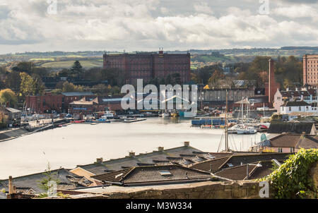 Blick über die sanierte Bristol Harbourside aus Cliftonwood. Stockfoto