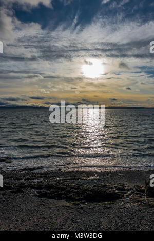 Die Sonne hinter Wolken im pazifischen Nordwesten. Stockfoto