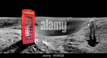 Red englisch London Phone Booth auf der Oberfläche des Mondes - Elemente dieses Bild sind von der NASA zur Verfügung gestellt Stockfoto