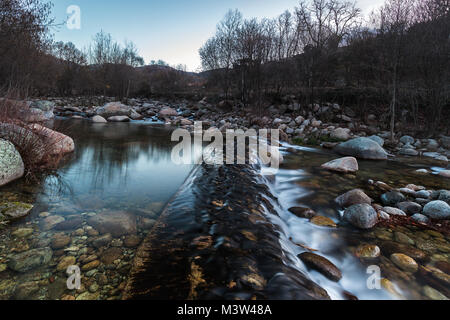 Garganta Jaranda. Landschaft in der Nähe von Jarandilla de la Vera, Caceres. Der Extremadura. Spanien. Stockfoto