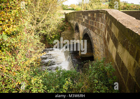 Brücke über den Fluss Marden in der Nähe von Chippenham Wiltgshire England Großbritannien Stockfoto