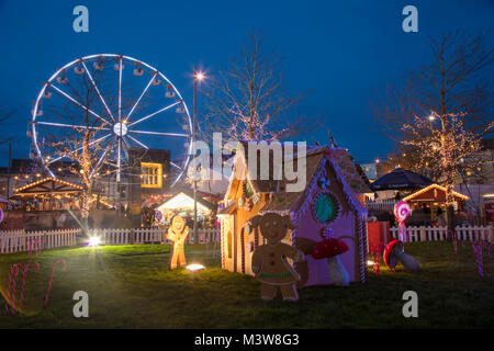 Weihnachtsmarkt und Riesenrad, Eyre Square, Galway City, County Galway, Irland. Stockfoto