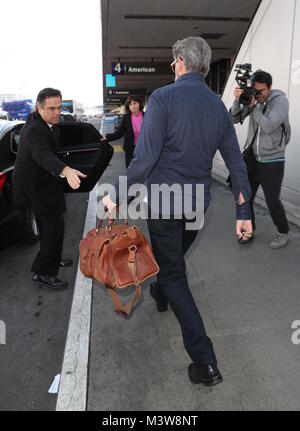 Pierce Brosnan fährt vom Flughafen aus Mit: Pierce Brosnan, Wo: Los Angeles, Kalifornien, Vereinigte Staaten, wenn: 12 Jan 2018 Credit: WENN.com Stockfoto