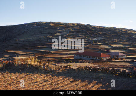 Ansicht der Pachatata Tempel bei Sonnenuntergang, Amantani, Titicacasee, Peru Stockfoto