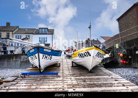 Angelboote/Fischerboote auf dem Slipway am Sheringham. Stockfoto