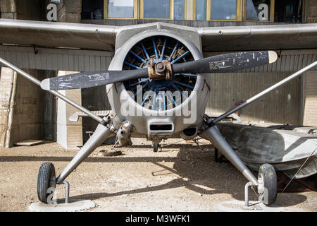 Belgrad, SERBIEN - de Havilland Canada DHC-2 Beaver einmotorige Flugzeuge, die auf dem Hof des Belgrader Aviation Museum präsentiert Stockfoto