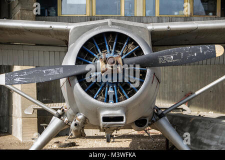 Belgrad, SERBIEN - de Havilland Canada DHC-2 Beaver einmotorige Flugzeuge, die auf dem Hof des Belgrader Aviation Museum präsentiert Stockfoto