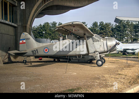 Belgrad, SERBIEN - de Havilland Canada DHC-2 Beaver einmotorige Flugzeuge, die auf dem Hof des Belgrader Aviation Museum präsentiert Stockfoto