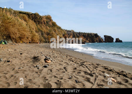 Playa la Caleta de Maro, hippie Bucht von Maro, Andalusien Stockfoto