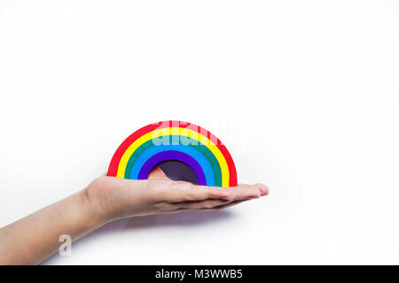 Rainbow's Kinder Palmen auf weißem Hintergrund. Stockfoto