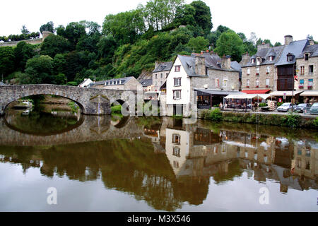 Er romantischen Hafen von Dinan in Brtiiany, Frankreich Stockfoto