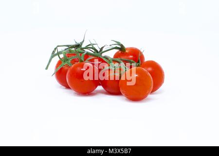Cherry-Tomaten am Rebstock Stockfoto