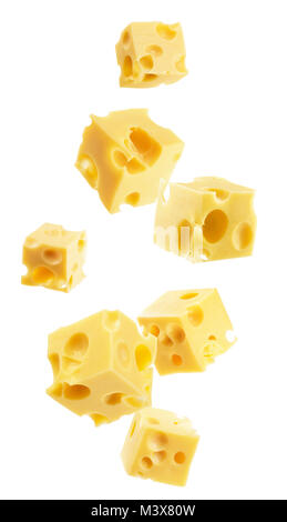 Käsewürfel auf einem weißen Hintergrund. Stockfoto