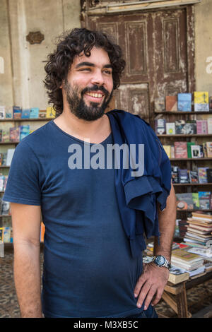 Kubanischen Regisseur Carlos Lechuga beim Fototermin in Havanna Stockfoto