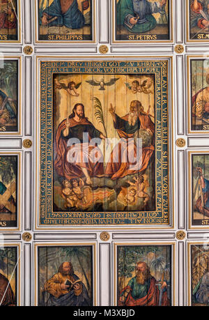 Heilige Dreifaltigkeit Gemälde an der Decke im St Annekirche (Kirche der Hl. Anna) in Lutherstadt Eisleben, Sachsen-Anhalt, Deutschland Stockfoto
