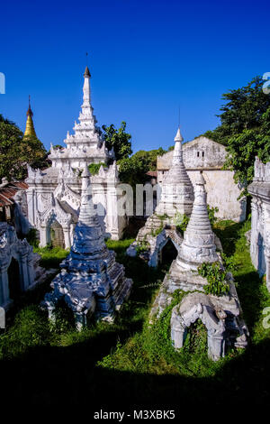 Alte Pagoden in der Umgebung von mahamuni Pagode ruiniert Stockfoto