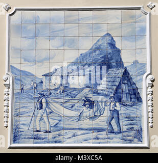 Azulejo des Ritz Cafe. Keramik, glasiert blauen Kacheln, ländliche Szene. Um 1908. Funchal, Madeira. Stockfoto