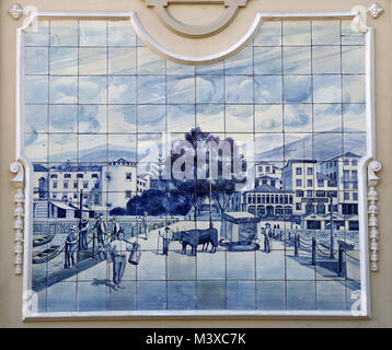 Azulejo des Ritz Cafe. Keramik glasiert blauen Kacheln, ländliche Szene. Um 1908. Funchal, Madeira. Stockfoto