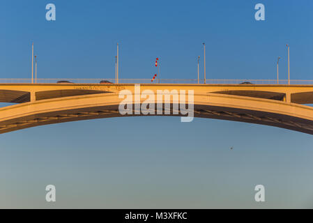 In der Nähe von Arrabida Brücke über den Fluss Douro zwischen Porto und Vila Nova de Gaia in Norte Region von Portugal Stockfoto