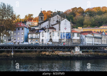 Kirche der Bruderschaft der Seelen der Heiligen Körper von Massarelos in Porto, die zweitgrößte Stadt in Portugal auf der Iberischen Halbinsel Stockfoto