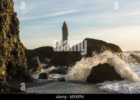 Strand Reynisfjara in der Nähe des Dorfes Vik an der Südküste Islands Stockfoto