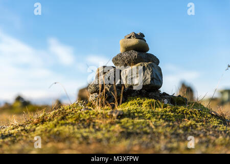 Laufscalavarda, eine Lava ridge, von Stein Cairns - South Island umgeben Stockfoto