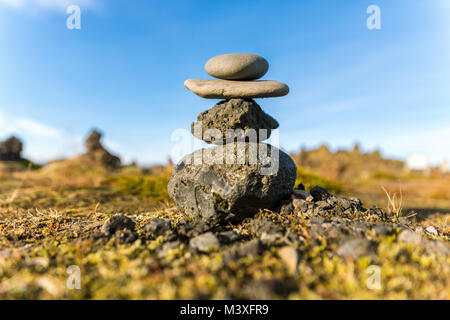 Laufscalavarda, eine Lava ridge, von Stein Cairns - South Island umgeben Stockfoto