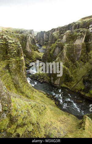 Fjadrargljufur Canyon, Island, South Island, Grüne atemberaubenden Blick einer der schönsten Canyons in Island Stockfoto